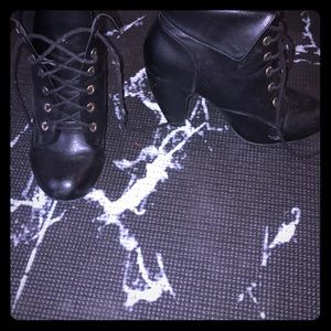 Black heeled boots